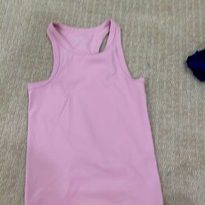 Lulu pinkish purplish tank in good condition worn Al couple times no damage